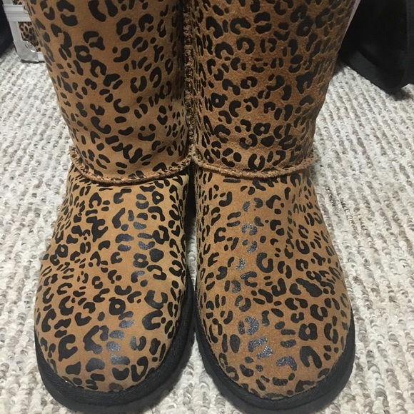 Bow cheetah print uggs - Picture 2 of 3